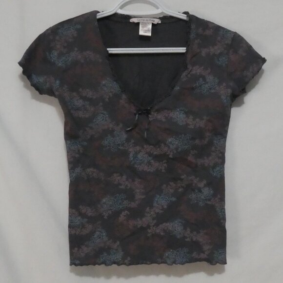 LA VIE EN ROSE | small | Floral V-Neck Short Sleeve Cotton Top - Picture 1 of 13